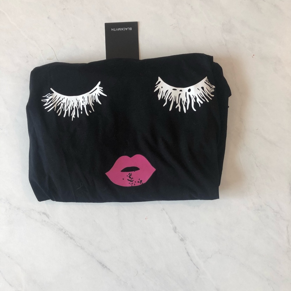 Black lash and lips graphic tee. Size XL
